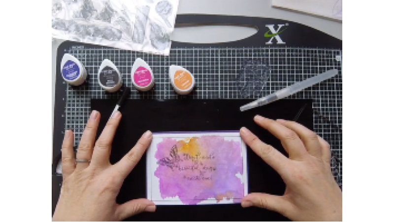 Werken met  eenaquarel achtergrond met inkt van Card Deco Essentials